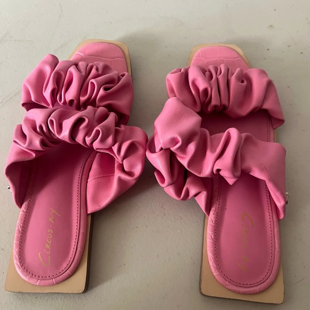 Circus by Sam Edelman Pink Ruffle Sandals - Picture 3 of 9